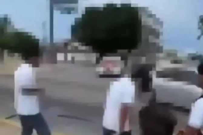 ¡Otra de chamacos peleoneros! Se dan con todo frente a Reino Mágico 